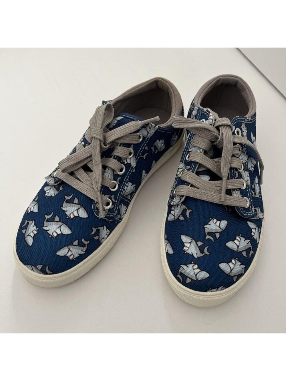Shark Shoes Kids West Harris Size 2 Boys Sneaker Sharks new Blue